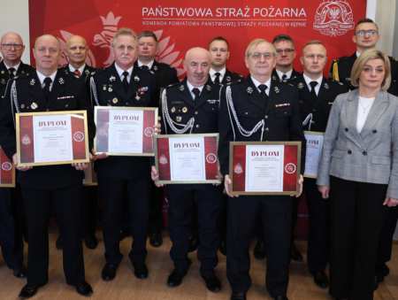 Dyplomy, odznaczenia i awanse dla strażaków